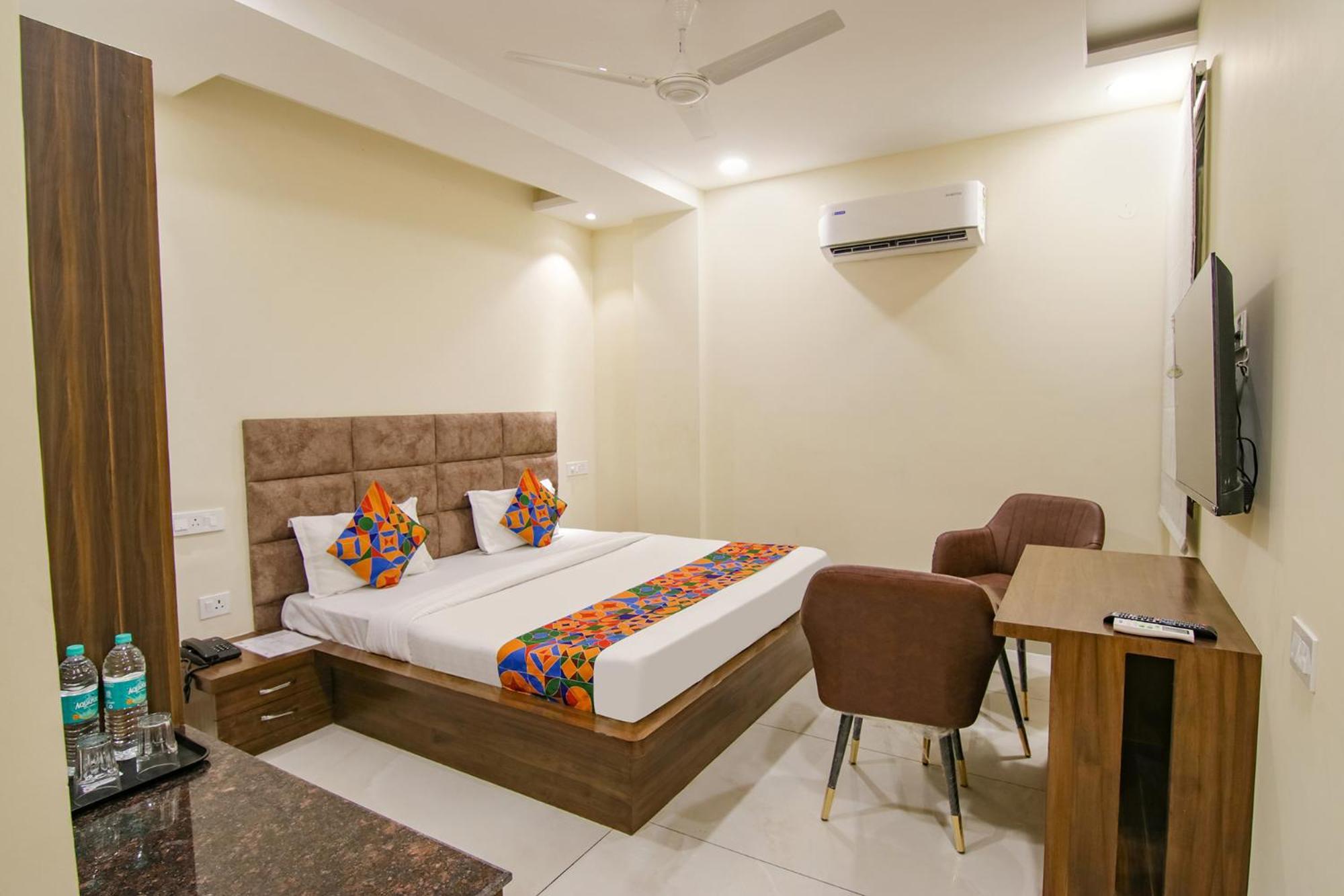 Fabhotel Prism Grand Zirakpur Exterior foto