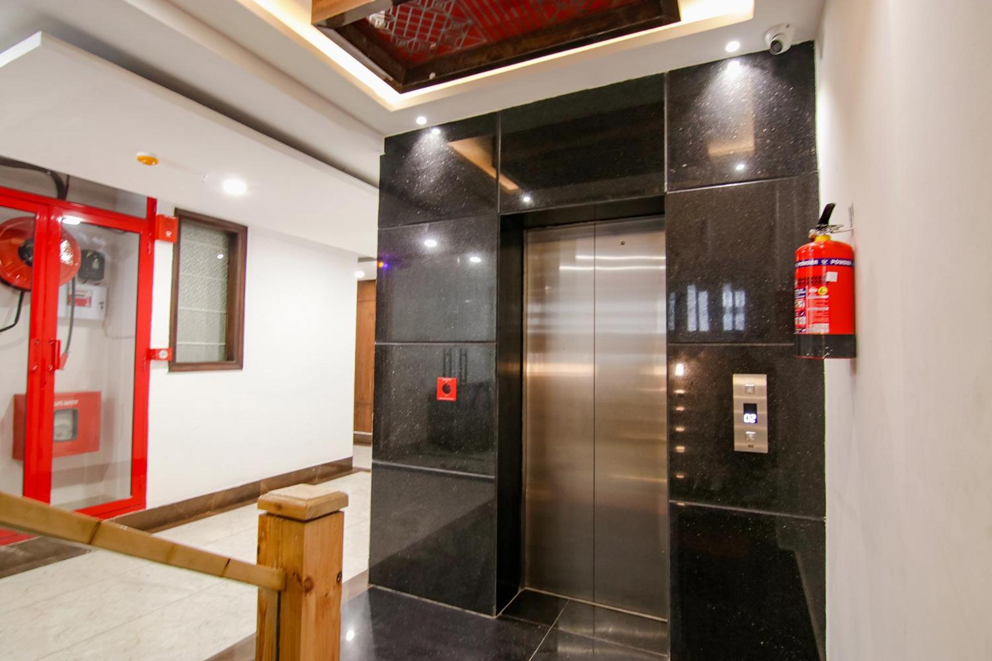 Fabhotel Prism Grand Zirakpur Exterior foto