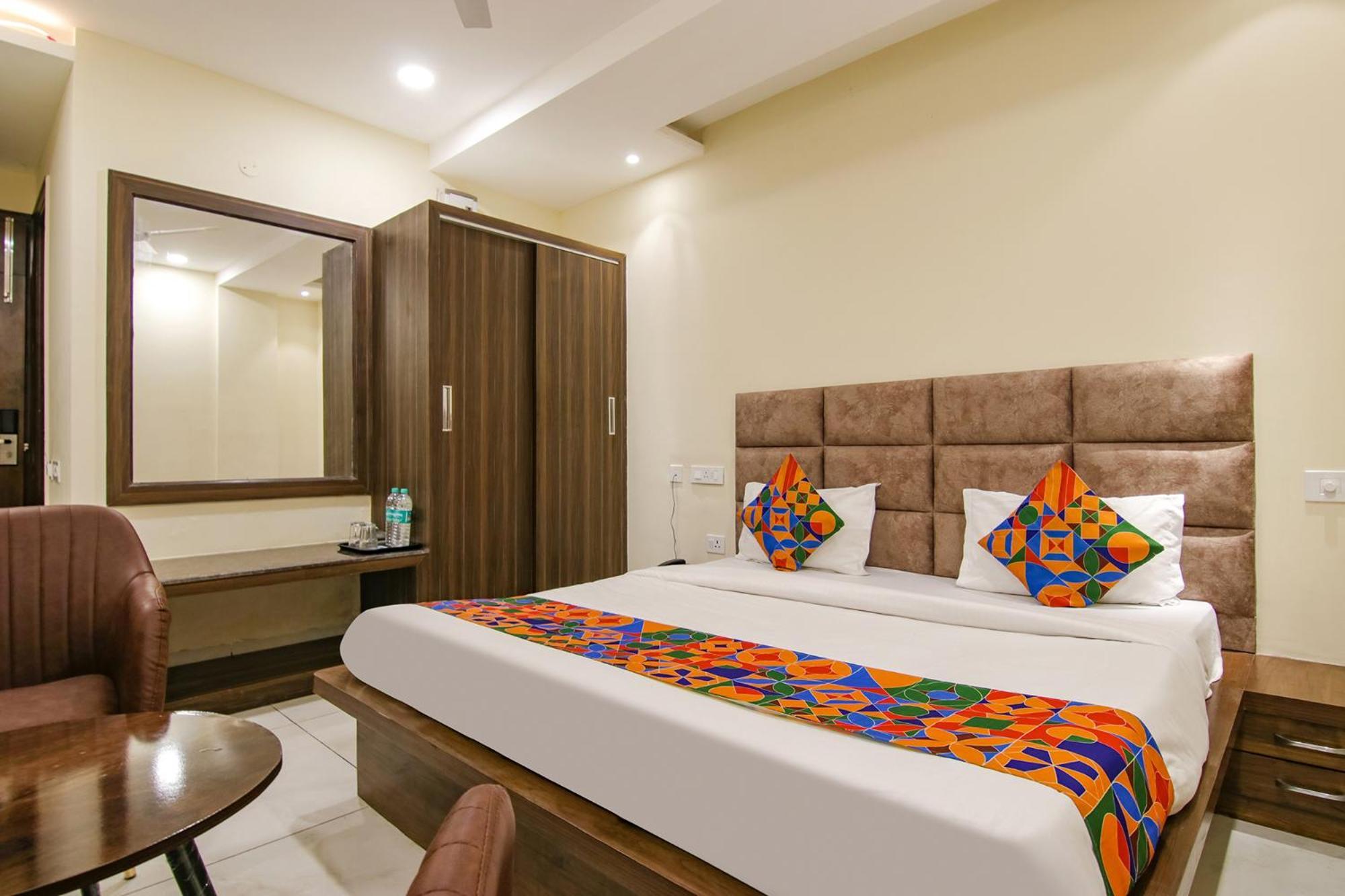Fabhotel Prism Grand Zirakpur Exterior foto